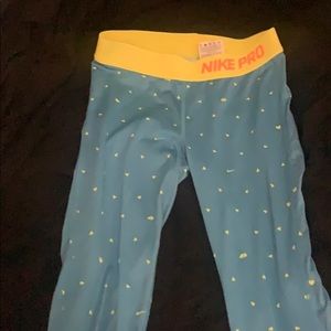 Nike Pro Girls Large Capri Crop